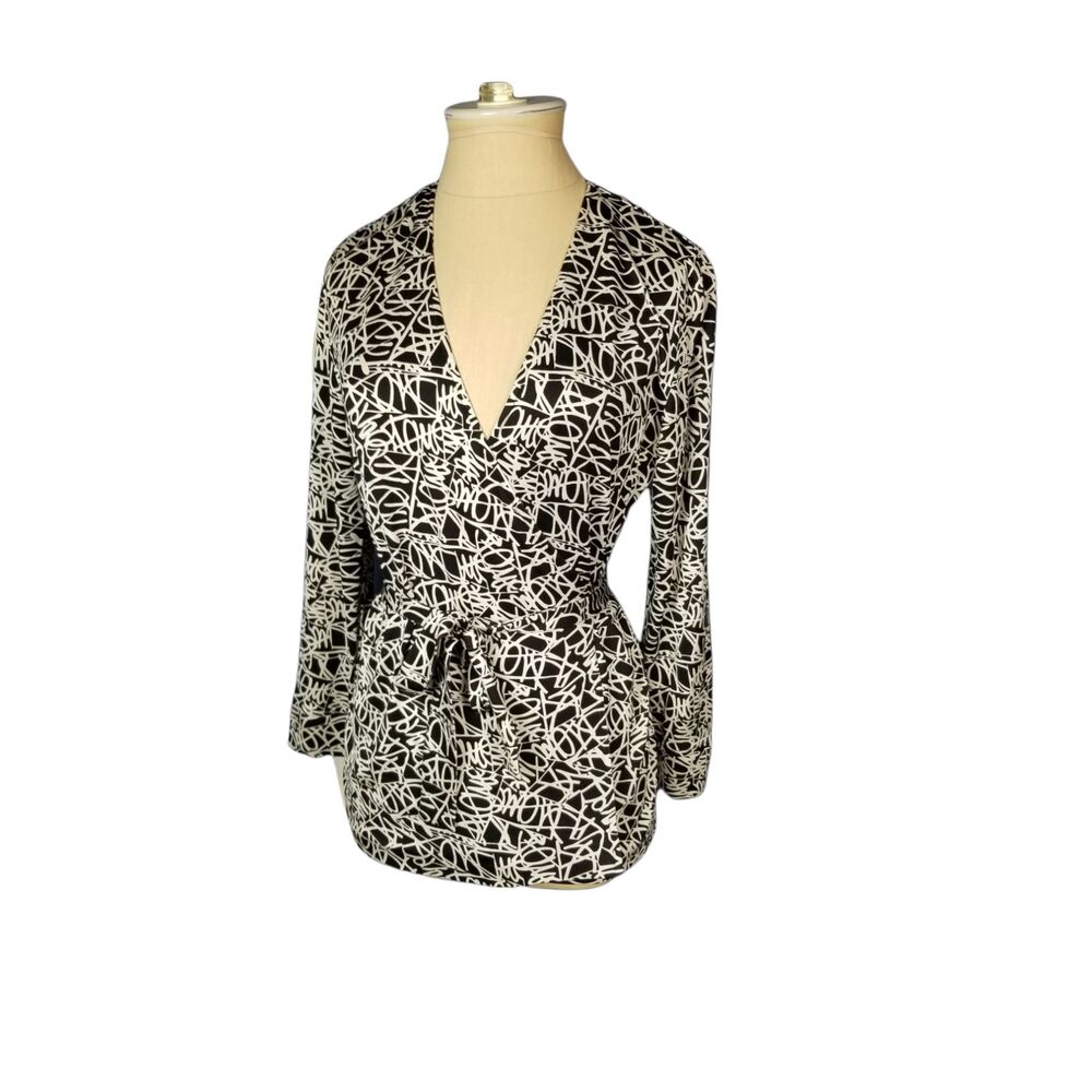 Diane Von Furstenberg Black/White Silk Wrap Top. size 2